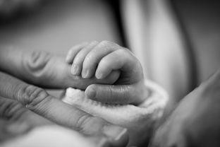私人代生孩子手指内扣，了解与应对